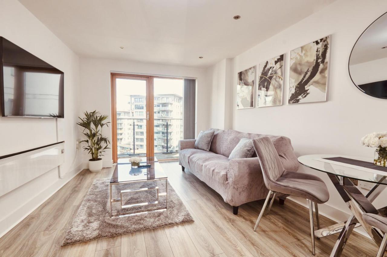 Deluxe River Canal View & Free Secure Parking! 리즈 외부 사진